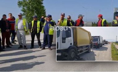 Punonjësit e inceneratorit të Fierit në protestë për pagat, u bllokojnë rrugën kamionëve me mbetje (VIDEO)