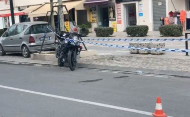 Aksident në Vlorë, polici përplas me motor këmbësoren (VIDEO)