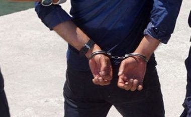 Peqin/ Ushtroi dhunë ndaj bashkëshortes dhe nënës së saj, arrestohet 40-vjeçari