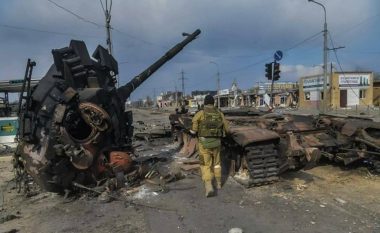 Disfatat e “Ushtrisë Z”: Çfarë u gjet në kamionët dhe avionët e rrëzuar rusë?