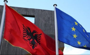 Lajm i mirë për shqiptarët, BE do të ofrojë kontrata pune për emigrantët e vendeve jo anëtare
