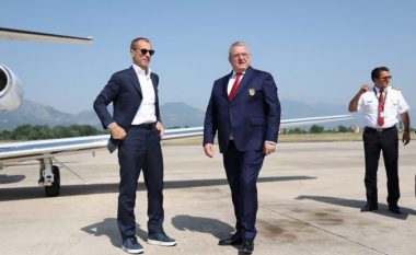 Presidenti i UEFA-s dhe legjenda kroate në Tiranë, Duka i pret në aeroport