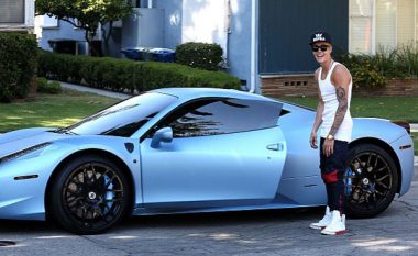 Justin Bieber nuk mund të blejë më makina “Ferrari”, shkaku pse këngëtari gjendet në “listën e zezë”