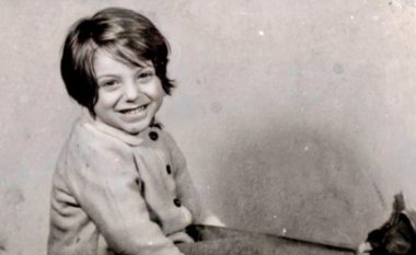 Blendi Fevziu apo Aurela Gaçe? Fotografia nga fëmijëria që po “trazon” rrjetin (FOTO LAJM)
