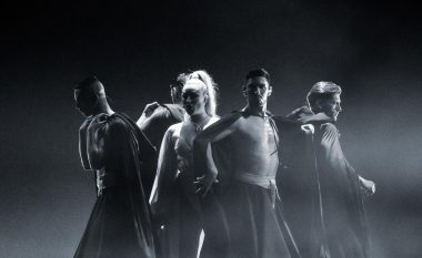 Ronela Hajati “ndez” skenën e Eurovision, bën hapjen me “Sekret” (FOTO LAJM)