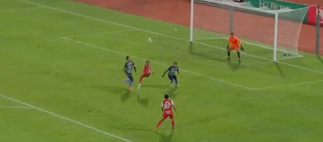 Në Malajzi shënohet goli që futet direkt për të fituar çmimin “Puskas” (VIDEO)