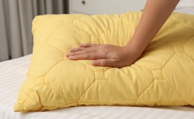 Burimi i BAKTEREVE dhe i papastërtive: Sa herë në vit duhet të lani jastëkët mbi të cilët flini