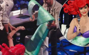 E veshur si sirenë, Katy Perry rrëzohet gjatë transmetimit live të “American Idol” (VIDEO)