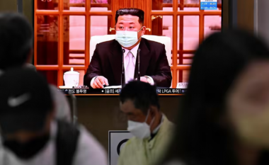 Covid-19 në Korenë e Veriut, mjekët sugjerojnë kurën e “çuditshme”