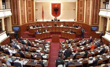 Kuvendi miraton rezolutën dënon gjenocidin serb në Srebrenicë, hedh poshtë amendamentet e Berishës