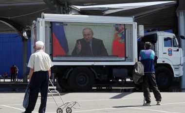 Mariupoli i pushtuar plotësisht, rusët vendosin monitore për të transmetuar lajme nga Putin