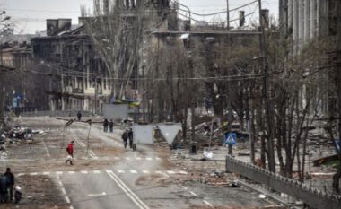 Gjenden 200 kufoma nën rrënojat e një ndërtese në Mariupol: Kundërmonin erë!