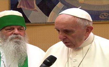 Papa Françesku takohet me Baba Mondin: Prita mikun nga Shqipëria në shtëpinë e Zotit