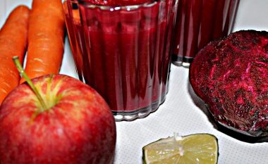 Panxhar, mollë dhe karotë, si ndikon në shëndet “lëngu i jetës”