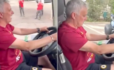 Pamje virale si asnjëherë tjetër, Mourinho shofer i autobusit por për pak rrezikon shumë (VIDEO)