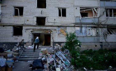 Gjenden trupat e pajetë të 70 civilëve në rrënojat e një ndërtese në Mariupol