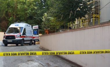 Bie nga kati i 6 i ndërtesës punëtori në Tiranë, humb jetën 50 vjeçari