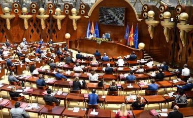 “Ulu në vendin tënd nëse nuk je për rrahje”, debat mes Xhaferit dhe deputetëve të VMRO-DPMNE-së në Maqedoninë e Veriut (VIDEO)