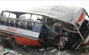 Përplaset autobusi, vdesin 20 persona, 7 prej tyre fëmijë