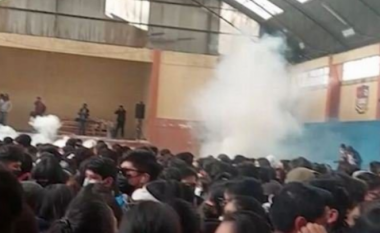 E RËNDË/ Hidhet granatë mes auditorit të Universitetit, vdesin 4 studentë (VIDEO)