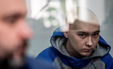 Akuzohet për krime lufte, shtyhet gjyqi ndaj ushtarit rus në Kiev