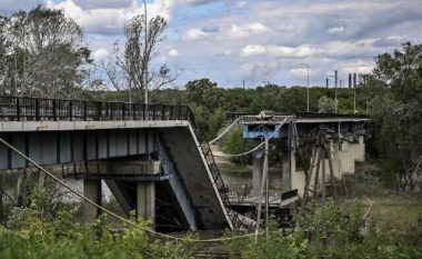 Guvernatori ukrainas: Të gjitha urat në Severodonetsk janë shkatërruar
