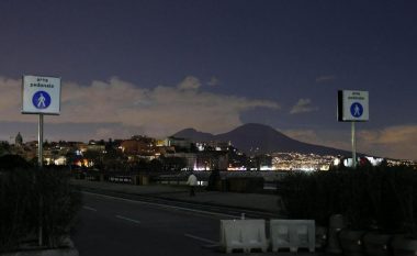 Temperaturat e larta po dëmtojnë kabllot e energjisë elektrike, qyteti italian pa drita për orë të tëra