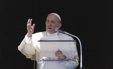 Lufta në Ukrainë, Papa Françesku sërish thirrje: Ju lutemi, mos e çoni njerëzimin drejt shkatërrit