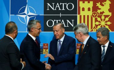 Turqia do të rinovojë kërkesat për ekstradim në Finlandë dhe Suedi, pas nënshkrimit të memorandumit në samitin e NATO-s