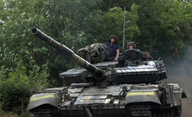 Lufta hyn në muajin e katërt, forcat ukrainase tërhiqen nga Severodonjecku