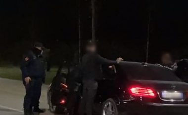 Personi në kërkim në Durrës shtyp dy policë, njëri në gjendje të rëndë
