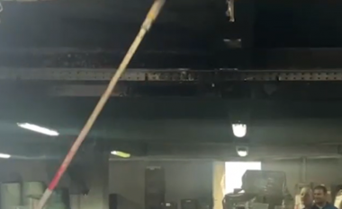 DETAJE/ Fasoneria e djegur në Vlorë, 2 autorët thyen dritaren, hodhën lëndën djegëse dhe i vunë flakën