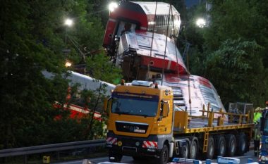 5 të vdekur dhe 44 të plagosur pasi treni i pasagjerëve doli nga shinat në Gjermani