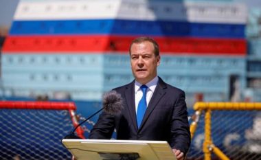 Medvedev: Sanksionet e Perëndimit janë agresion dhe justifikojnë luftën