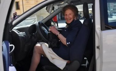 Një gruaje italiane 100-vjeçare i është rinovuar patenta e drejtimit