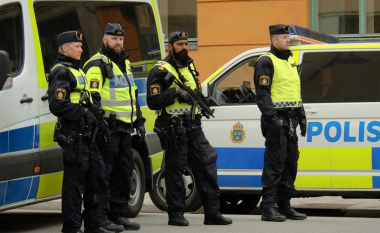 Sulme me thikë në një qendër tregtare në Suedi, disa të plagosur