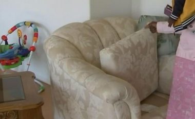 Fitoi një divan nga reklamat në internet, gruaja amerikane gjen brenda 36 mijë dollarë (FOTO LAJM)