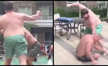 Sherr për një shezlong, dy baballarët rrihen me grushte në pishinë në sy të familjes (VIDEO)