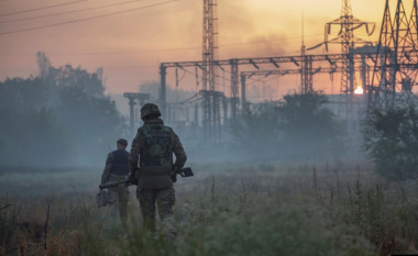Forcat ruse bombardojnë Lisiçanskun, Moska kërkon të izolojë rezistencën ukrainase në Donbas