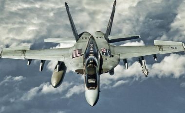 U përplas nga gjuajtësit F-18 në mision, piloti amerikan ndërron jetë