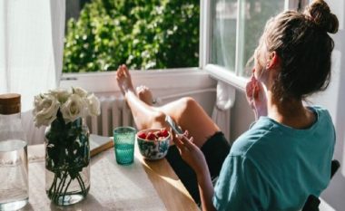 5 zakone që ndjekin njerëzit e lumtur kur zgjohen në mëngjes