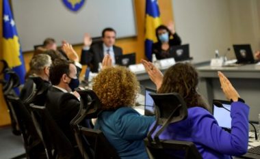 Qeveria e Kosovës merr vendim të ri për targat dhe për ata që hyjnë në vend me dokumente serbe