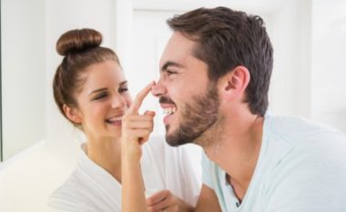 A e dini pse burrat e kanë hundën më të gjatë se gratë?