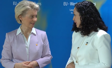 Shkoi në samitin e BE, Vjosa Osmani fton Presidenten e KE në “Sunny Hill”: Hajde bashkë me Macronin (VIDEO)