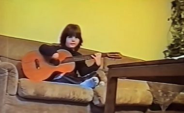 E paska talentin e lindur, këngëtarja shqiptare publikon videon e shumë viteve më parë dhe ëmbëlsoi rrjetin (VIDEO)