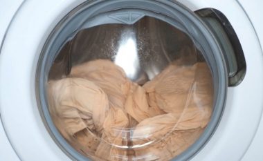Në sa gradë duhet t’i lani çarçafët që të hiqni të gjitha mikrobet?