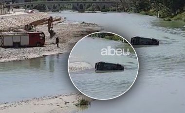 Makina ra në lumin Osum, ndërrojnë jetë nëna dhe fëmija (VIDEO)