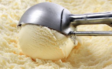 3 arsye pse nuk duhet ta fusni në ngrirje akulloren e shkrirë