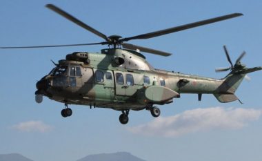 Helikopteri i ushtrisë shqiptare pëson defekt, bën ulje emergjente në stadiumin e Librazhdit (FOTO LAJM)