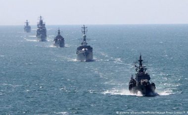 Ukraina thotë se ka shkatërruar një anije ruse në Krime: Po humbasin dalëngadalë flotën dhe ndikimin në Detin e Zi